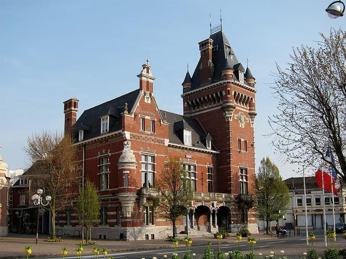 La Madeleine/CENTURY21 Apolite/Immobilier/Hotel de ville mairie La Madeleine