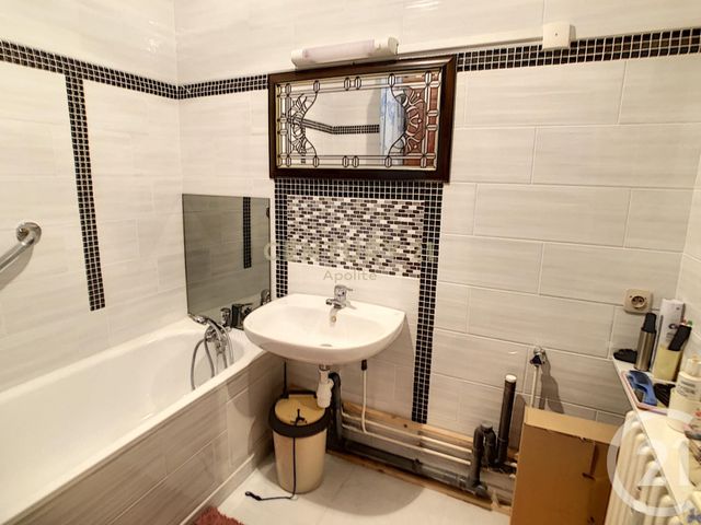 Afficher la photo en grand Appartement T4 à vendre - 3 pièces - 87.73 m2 - HEM - 59 - NORD-PAS-DE-CALAIS - Century 21 Apolite