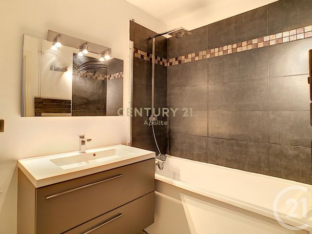 Appartement F3 à vendre - 3 pièces - 83.58 m2 - WASQUEHAL - 59 - NORD-PAS-DE-CALAIS - Century 21 Apolite Appartement F3 à vendre - 3 pièces - 83.58 m2 - WASQUEHAL - 59 - NORD-PAS-DE-CALAIS - Century 21 Apolite