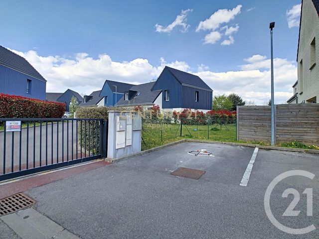 Afficher la photo en grand parking à louer - 8.0 m2 - MARCQ EN BAROEUL - 59 - NORD-PAS-DE-CALAIS - Century 21 Apolite