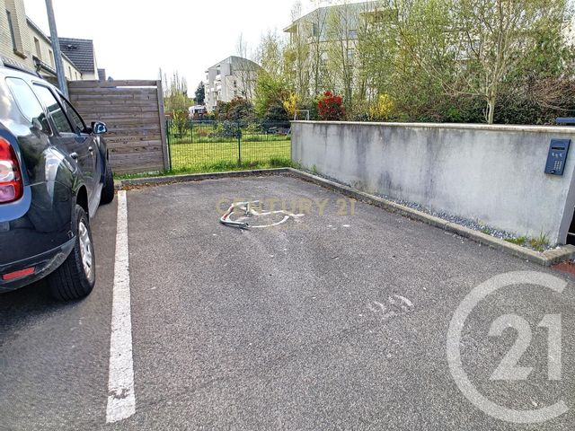Afficher la photo en grand parking à louer - 8.0 m2 - MARCQ EN BAROEUL - 59 - NORD-PAS-DE-CALAIS - Century 21 Apolite