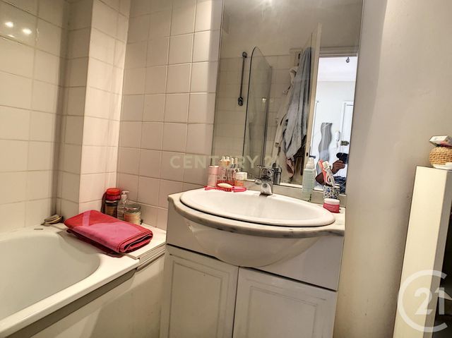 Afficher la photo en grand Appartement T2 à louer - 2 pièces - 60.0 m2 - LA MADELEINE - 59 - NORD-PAS-DE-CALAIS - Century 21 Apolite