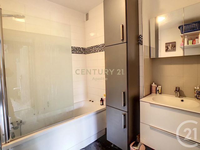 Appartement T3 à louer - 3 pièces - 74.56 m2 - LA MADELEINE - 59 - NORD-PAS-DE-CALAIS - Century 21 Apolite Appartement T3 à louer - 3 pièces - 74.56 m2 - LA MADELEINE - 59 - NORD-PAS-DE-CALAIS - Century 21 Apolite