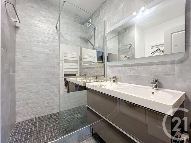 Appartement T3 à vendre - 3 pièces - 74.0 m2 - LA MADELEINE - 59 - NORD-PAS-DE-CALAIS - Century 21 Apolite