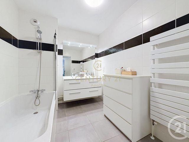 Appartement F4 à vendre - 4 pièces - 97.82 m2 - LA MADELEINE - 59 - NORD-PAS-DE-CALAIS - Century 21 Apolite